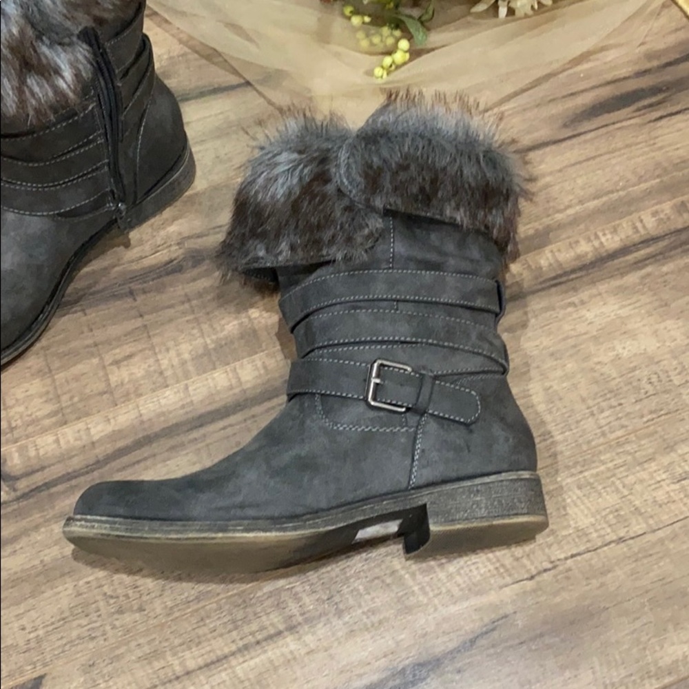 Shoes - Picture 3 of 10